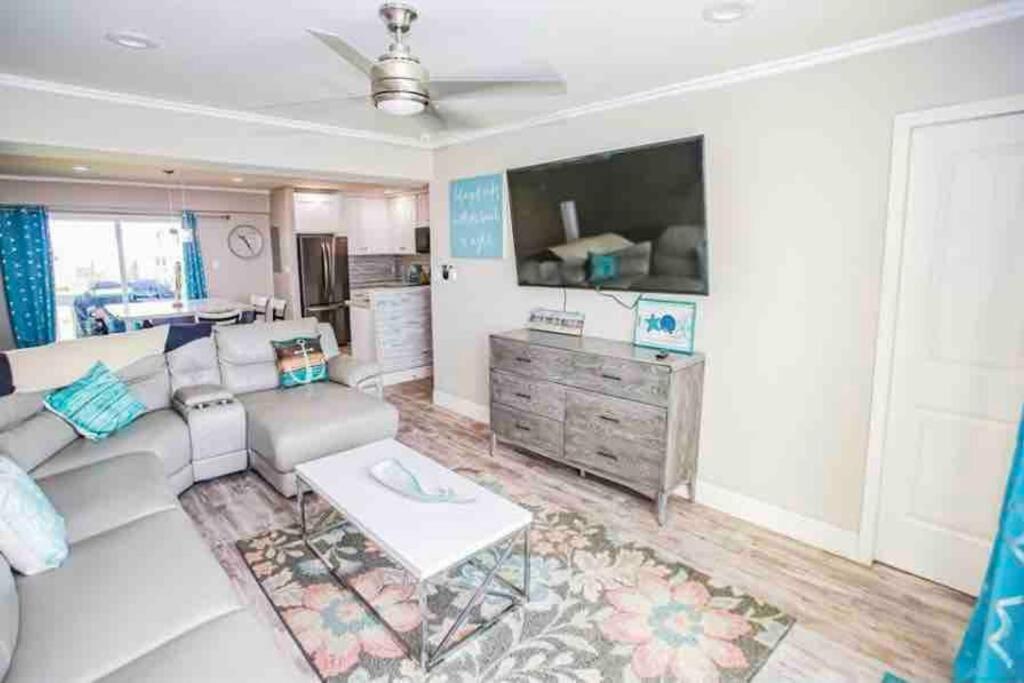 Beachfront Retreat! 3 Steps To Walkover! เซิร์ฟไซด์บีช ภายนอก รูปภาพ